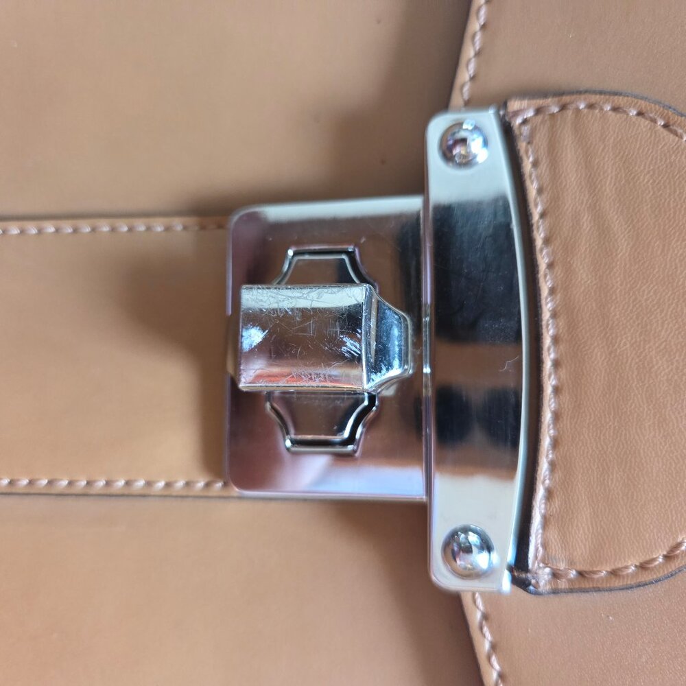 Alberta Di Canio leather Satchel/Tote in lovely Camel color with Silver Hardware - Picture 7 of 7